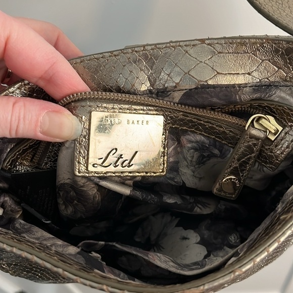 Ted Baker Limited Ed Metallic Cross Body Bag EUC - Picture 10 of 16